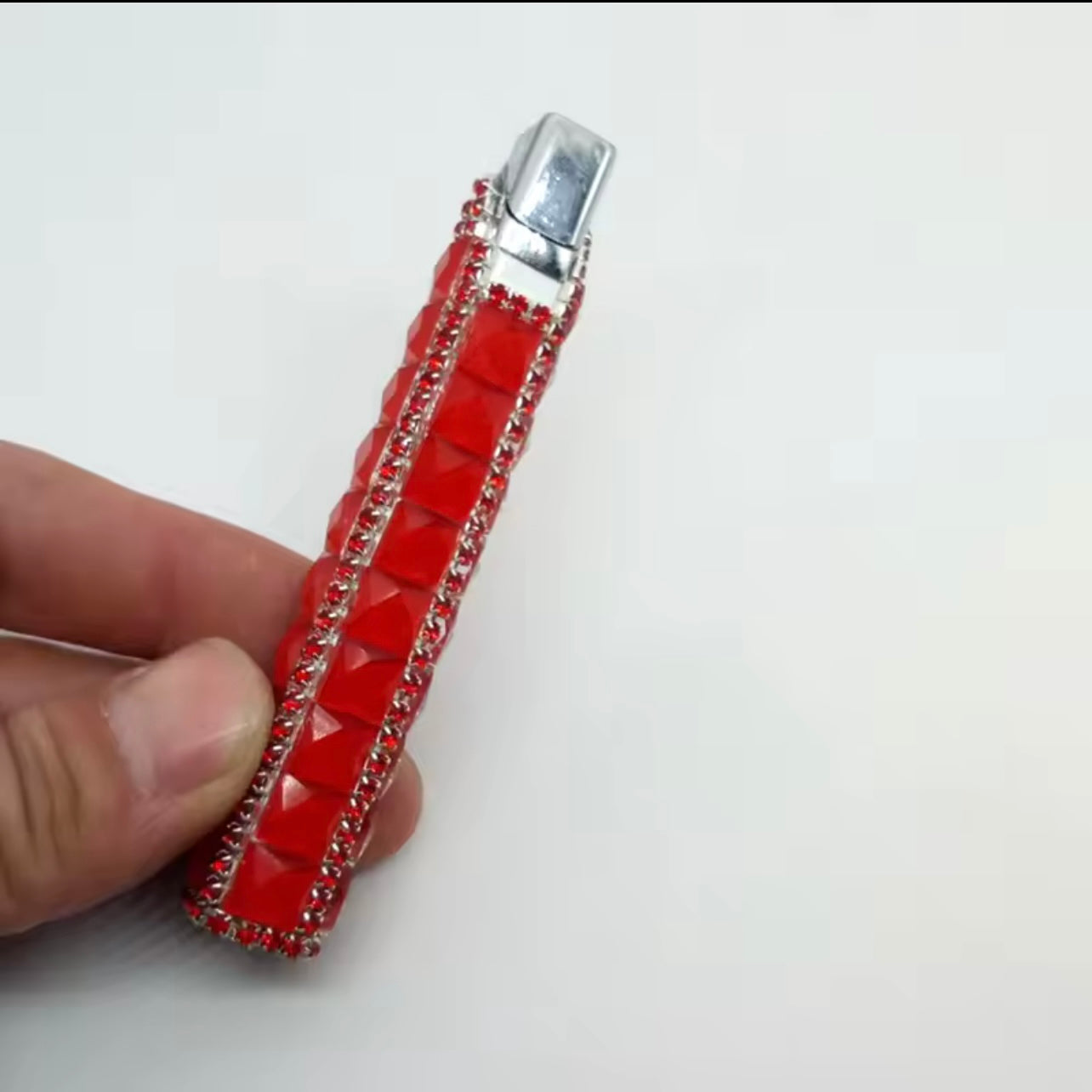 Girl in red Briquet rouge gaz